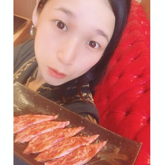 世手子さんのインスタグラム写真 - (世手子Instagram)「Yakiniku in summer((o(^∇^)o)) Egg setting rice using Oita eggｖ（＾＿＾ｖ）♪ Everyone ,Thank you comments everyday^_^ https://item.woomy.me/c/55876 @nikunone #にくの音 で一人焼肉行ってきたよ(=´∀｀) 夏と言えば焼肉だよね(#^.^#) 歌舞伎町の映画館の近くにある高級感あふれるお店(=^x^=) マルチョウもカルビもプリプリっっ ここは #コチュジャン がめちゃうまっっ なので #ユッケジャンスープ が美味しかったー！ 5辛まで選べたよ(*^◯^*) 3辛でも全然辛かった！ スバラシー！ そして 大分県産の卵を使った卵かけご飯がめちゃうまっっ 卵黄色いー！！ swipeしてね^_−☆ デザートは #柚子シャーベット ひんやり美味しい٩( 'ω' )و 最後にオリジナルミンティアくれちゃう素晴らしさ(^_^) 是非行ってみてねー(#^.^#) 新宿 にくの音でgo! Casting by @woomy.restaurant」7月30日 16時11分 - rojide