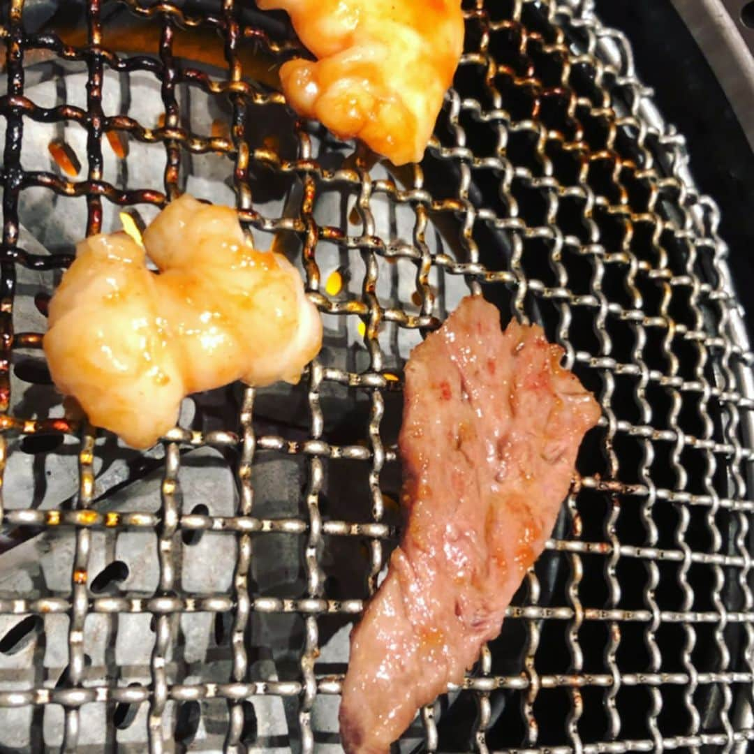 世手子さんのインスタグラム写真 - (世手子Instagram)「Yakiniku in summer((o(^∇^)o)) Egg setting rice using Oita eggｖ（＾＿＾ｖ）♪ Everyone ,Thank you comments everyday^_^ https://item.woomy.me/c/55876 @nikunone #にくの音 で一人焼肉行ってきたよ(=´∀｀) 夏と言えば焼肉だよね(#^.^#) 歌舞伎町の映画館の近くにある高級感あふれるお店(=^x^=) マルチョウもカルビもプリプリっっ ここは #コチュジャン がめちゃうまっっ なので #ユッケジャンスープ が美味しかったー！ 5辛まで選べたよ(*^◯^*) 3辛でも全然辛かった！ スバラシー！ そして 大分県産の卵を使った卵かけご飯がめちゃうまっっ 卵黄色いー！！ swipeしてね^_−☆ デザートは #柚子シャーベット ひんやり美味しい٩( 'ω' )و 最後にオリジナルミンティアくれちゃう素晴らしさ(^_^) 是非行ってみてねー(#^.^#) 新宿 にくの音でgo! Casting by @woomy.restaurant」7月30日 16時11分 - rojide