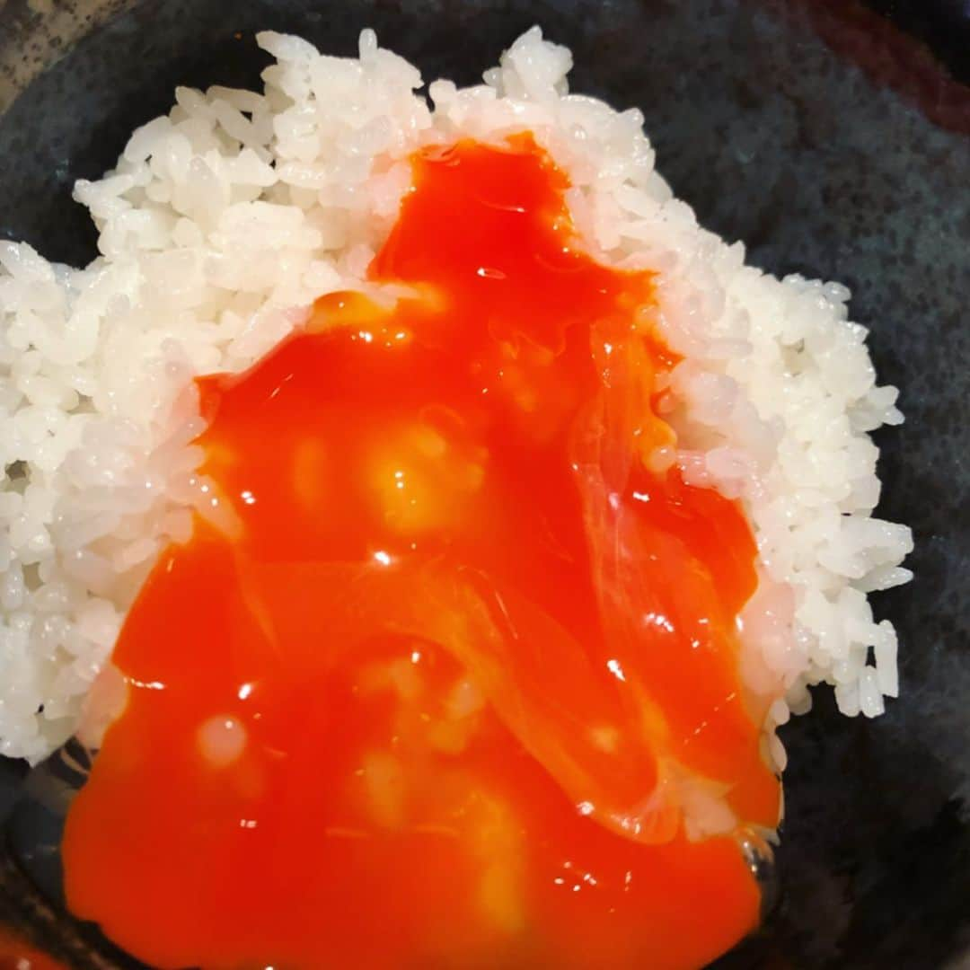 世手子さんのインスタグラム写真 - (世手子Instagram)「Yakiniku in summer((o(^∇^)o)) Egg setting rice using Oita eggｖ（＾＿＾ｖ）♪ Everyone ,Thank you comments everyday^_^ https://item.woomy.me/c/55876 @nikunone #にくの音 で一人焼肉行ってきたよ(=´∀｀) 夏と言えば焼肉だよね(#^.^#) 歌舞伎町の映画館の近くにある高級感あふれるお店(=^x^=) マルチョウもカルビもプリプリっっ ここは #コチュジャン がめちゃうまっっ なので #ユッケジャンスープ が美味しかったー！ 5辛まで選べたよ(*^◯^*) 3辛でも全然辛かった！ スバラシー！ そして 大分県産の卵を使った卵かけご飯がめちゃうまっっ 卵黄色いー！！ swipeしてね^_−☆ デザートは #柚子シャーベット ひんやり美味しい٩( 'ω' )و 最後にオリジナルミンティアくれちゃう素晴らしさ(^_^) 是非行ってみてねー(#^.^#) 新宿 にくの音でgo! Casting by @woomy.restaurant」7月30日 16時11分 - rojide