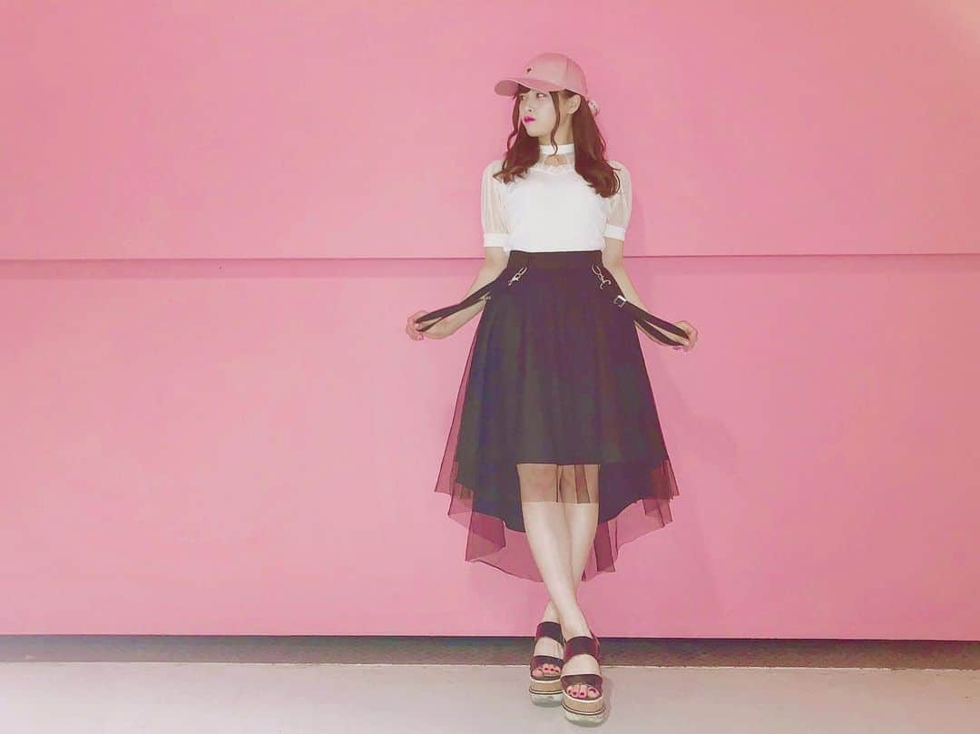 田北香世子さんのインスタグラム写真 - (田北香世子Instagram)「この前の私服💗🖤 靴以外全部 @eatme_japan 💄 キャップの後ろがリボンになってて可愛い〜🎀」7月30日 16時31分 - kayoko_takita