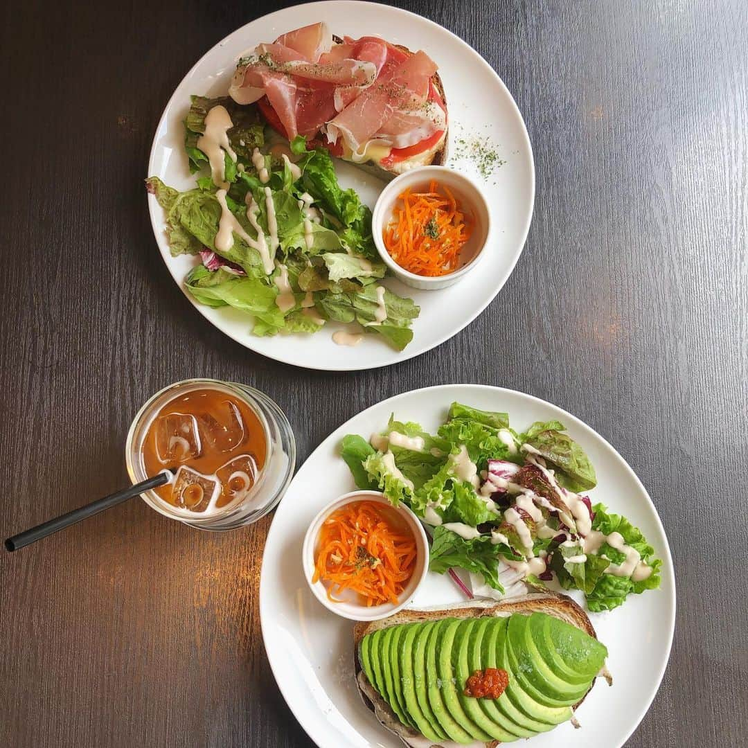 谷中唯彩さんのインスタグラム写真 - (谷中唯彩Instagram)「やっとアボカド食べれた🥑 最近ずっと食べたかったの。 . 📍cafe le pommier #cafelepommier さん。 . グラスが可愛かった💜 サラダもアボカドも美味しかったです🥑 . .  #yuisa #picoftheday #me #japanesegirl #girl #japan #tokyo#makeup #メイク #메이크업#97line #98 #21 #얼짱 #한국 #cafe #avocado #表参道カフェ #アボカド #🥑 #카페 #오모테산도 #먹스타그램」7月30日 16時37分 - yuisa_erg