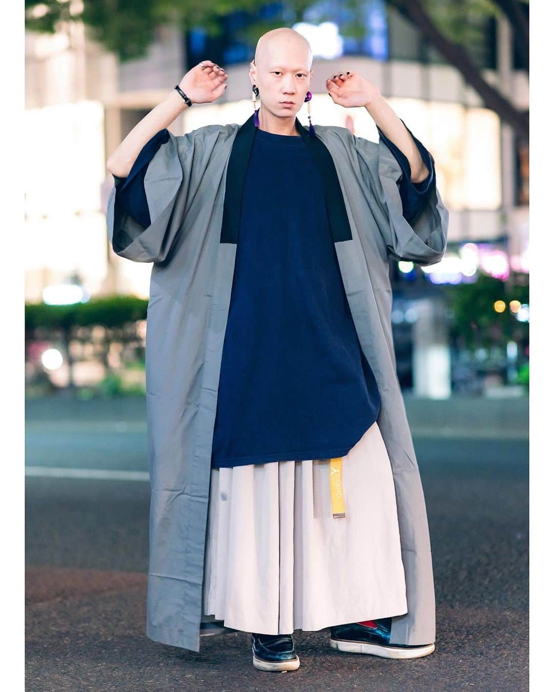 Harajuku Japanさんのインスタグラム写真 - (Harajuku JapanInstagram)「Japanese rock musician Shouta (@tananasho) on the street in Harajuku wearing a vintage kimono with an oversized shirt, vintage wide leg pants, and Y-3 by Yohji Yamamoto loafers. Swipe left to see the back of his kimono coat!」7月30日 16時40分 - tokyofashion