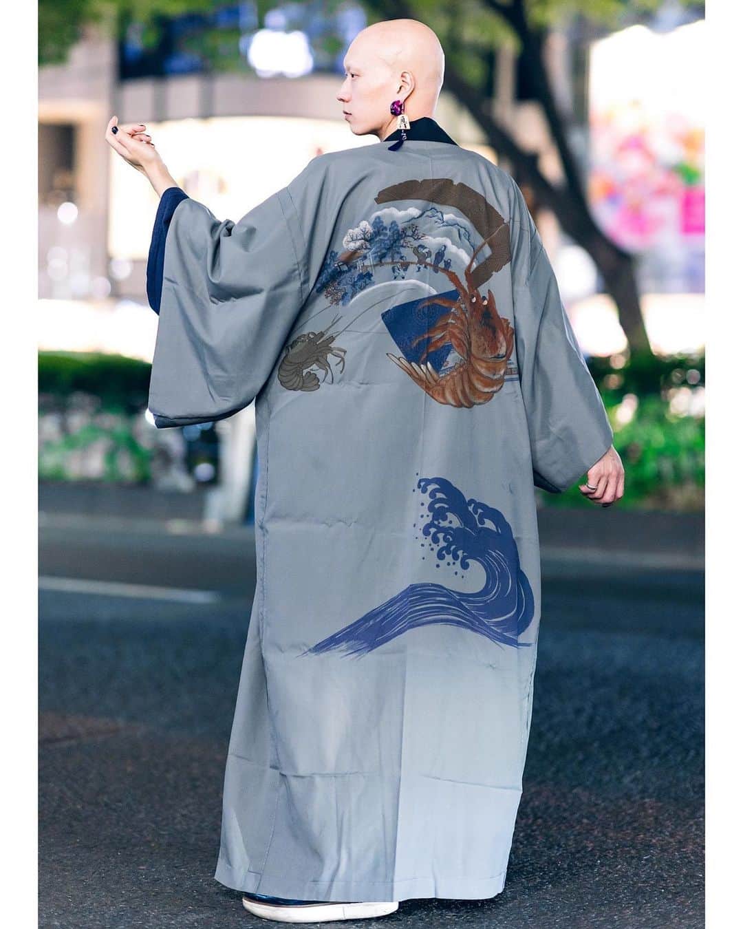 Harajuku Japanさんのインスタグラム写真 - (Harajuku JapanInstagram)「Japanese rock musician Shouta (@tananasho) on the street in Harajuku wearing a vintage kimono with an oversized shirt, vintage wide leg pants, and Y-3 by Yohji Yamamoto loafers. Swipe left to see the back of his kimono coat!」7月30日 16時40分 - tokyofashion