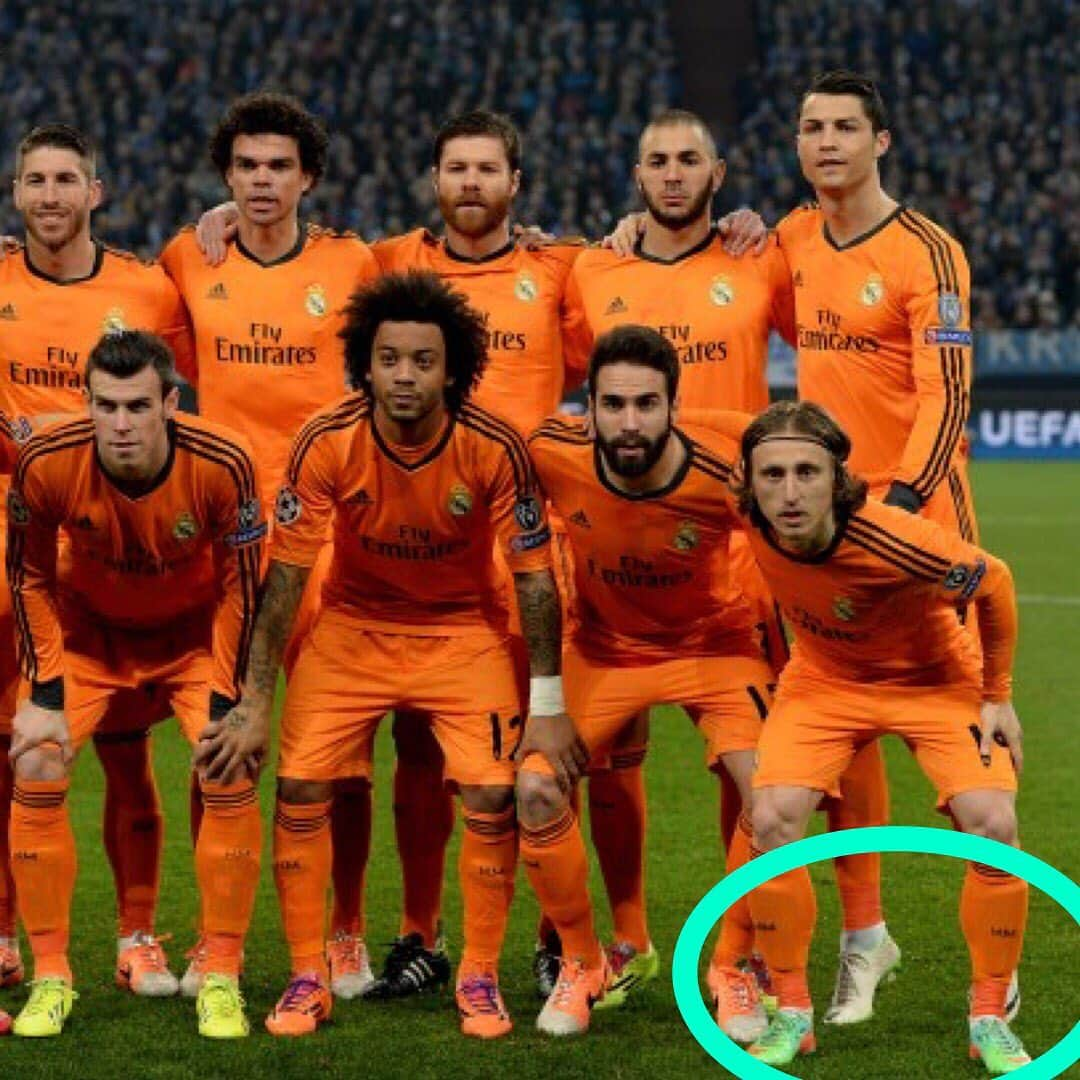 9GAGさんのインスタグラム写真 - (9GAGInstagram)「Ronaldo tip toes to make himself the tallest 😂 | Follow @matchday - #matchday #9gag #cristiano #cristianoronaldo #ronaldo #juventus #portugal #teamphoto #cr7 #messi」7月30日 16時54分 - 9gag