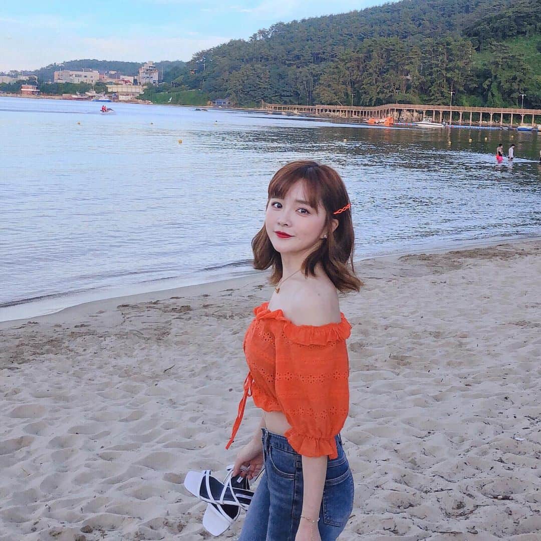 柯柯YELIZのインスタグラム：「把蕭1的衣服扒來拍照🤣🤣」