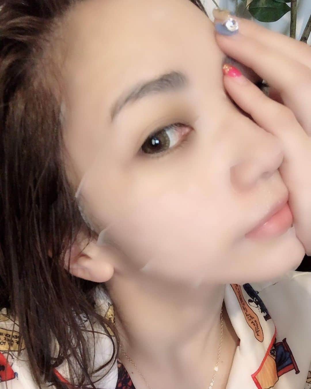 一鷹杏奈さんのインスタグラム写真 - (一鷹杏奈Instagram)「台湾で買うべきコスメの紹介✨ 台湾限定販売のパックで、 夏の紫外線は乾燥するからめっちゃいいよっ❤️ 毎日のスキンケアとして使ってるよ！ 普通のコラーゲンよりも肌がなめらかで、内部から外までつるつるになる✌🏻✨ パック外したあとも、保湿力がすごいあるからもちもちになるよっ！  最近ちゃんとケアしてるから肌荒れしなかなったぜっ！  台湾限定だから日本では手に入らないみたい！ チェックしてみて✨ #我的美麗日記 #mybeautydiary #私のきれい日記 #台灣限定販售 #新作コス #小旅行 #美肌 #保湿ケア #今日の楽しみ #女子力向上週間#パック#美容#美意識」7月30日 17時09分 - annaichitaka