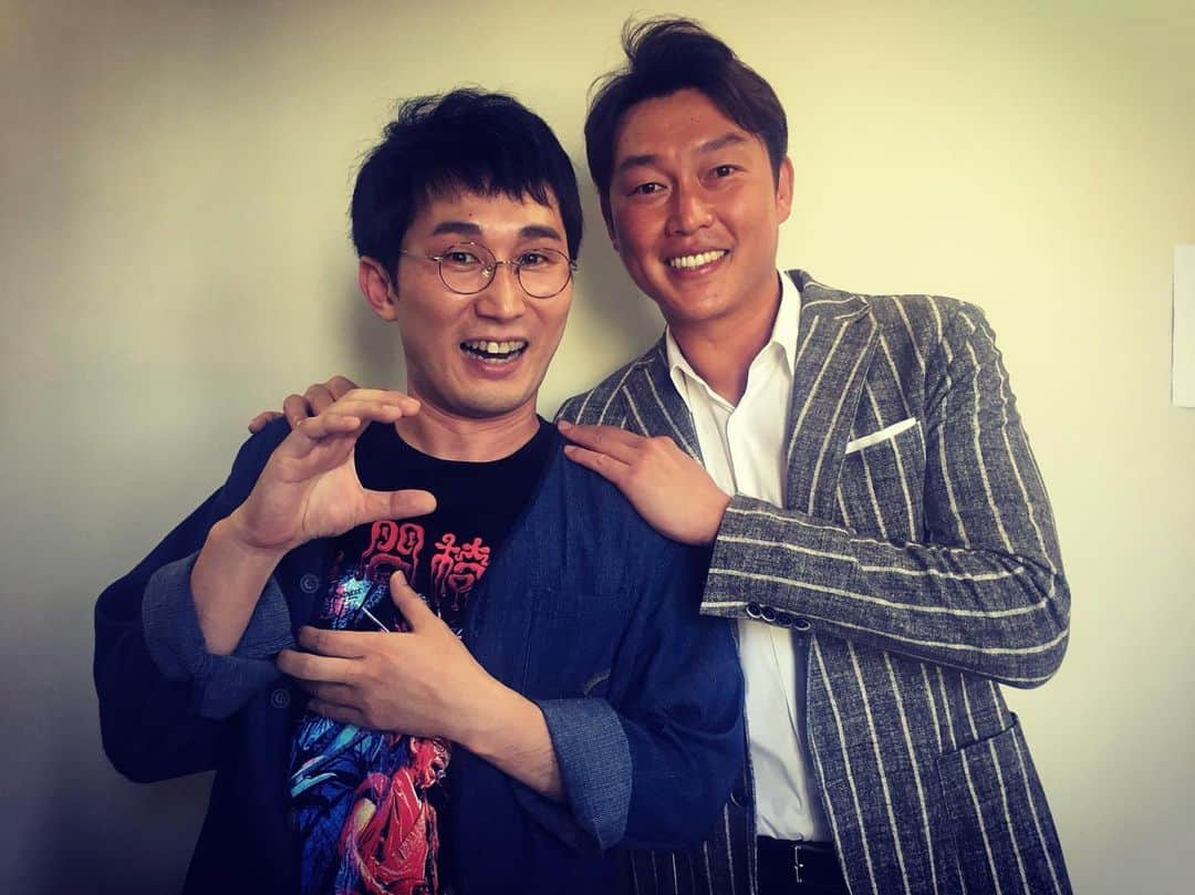 じろうさんのインスタグラム写真 - (じろうInstagram)「ケンミンショーの収録で新井さんに会えたよ！ぶちぶちのこと知っててくれた！マネージャーさんはおカープ女性、東洋子さんのことも知っててくれた🙋‍♀️」7月30日 17時05分 - sissonne_jiro