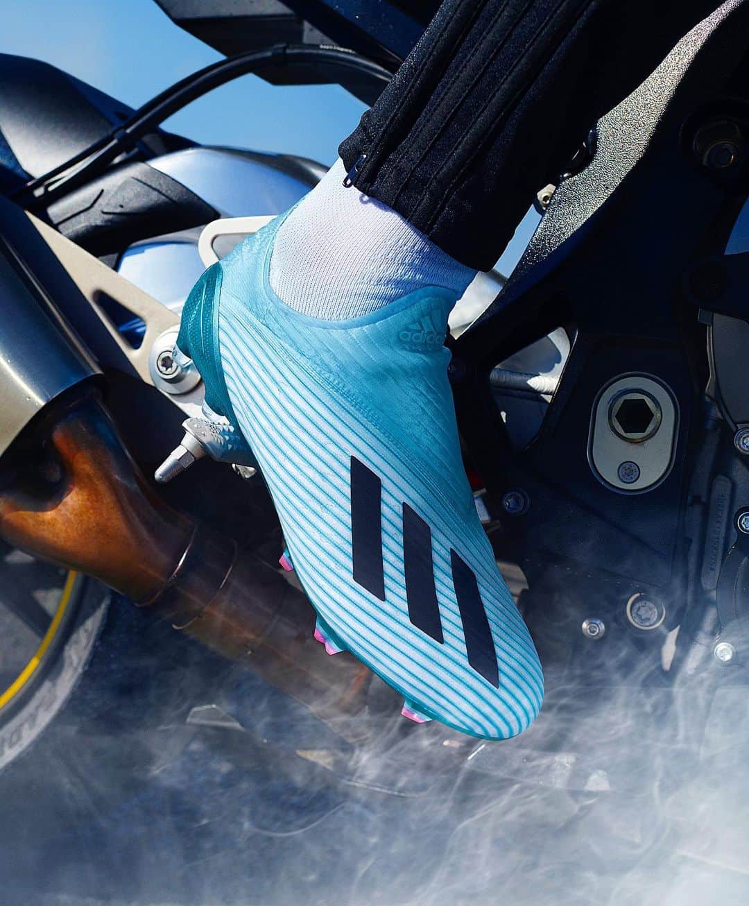 adidas Footballさんのインスタグラム写真 - (adidas FootballInstagram)「Leave them for dust. 💨 The new Hard Wired #X19+, tap to shop. #DareToCreate」7月30日 17時11分 - adidasfootball