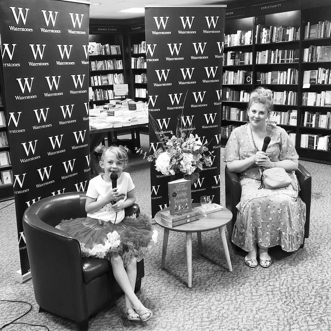 ルイーズ・ペントランドさんのインスタグラム写真 - (ルイーズ・ペントランドInstagram)「Leeds you were brilliant! ✨💪🏻⭐️ . Last night was our final book shop stop, hosted by @waterstones and led by the INCREDIBLE @lecv (seriously, check her out!). The audience energy was really buzzy (Northerners know how to do it) annnnddd since it’s the summer holidays, I bought a little assistant with me 💖 . After meeting so many lovely readers, we went back to our hotel, ordered a pizza and had a Mummy-Darcy slumber party 🥰 . Now we’re heading home to see Pearlie and maybe get outside in the garden or playground for some fresh air. . An amazing end to an amazing tour, thank you beyond thank you’s to @bonnierbooks_uk for organising it so well, @meghanpeterson for putting up with me on so many trains and most importantly, all of YOU who calms out to it!!! ⭐️✨⭐️ . Extra- If you’re in the Wilde Readers FB Group the competition winners are being announced this morning 💖 #LPMumLife」7月30日 17時28分 - louisepentland