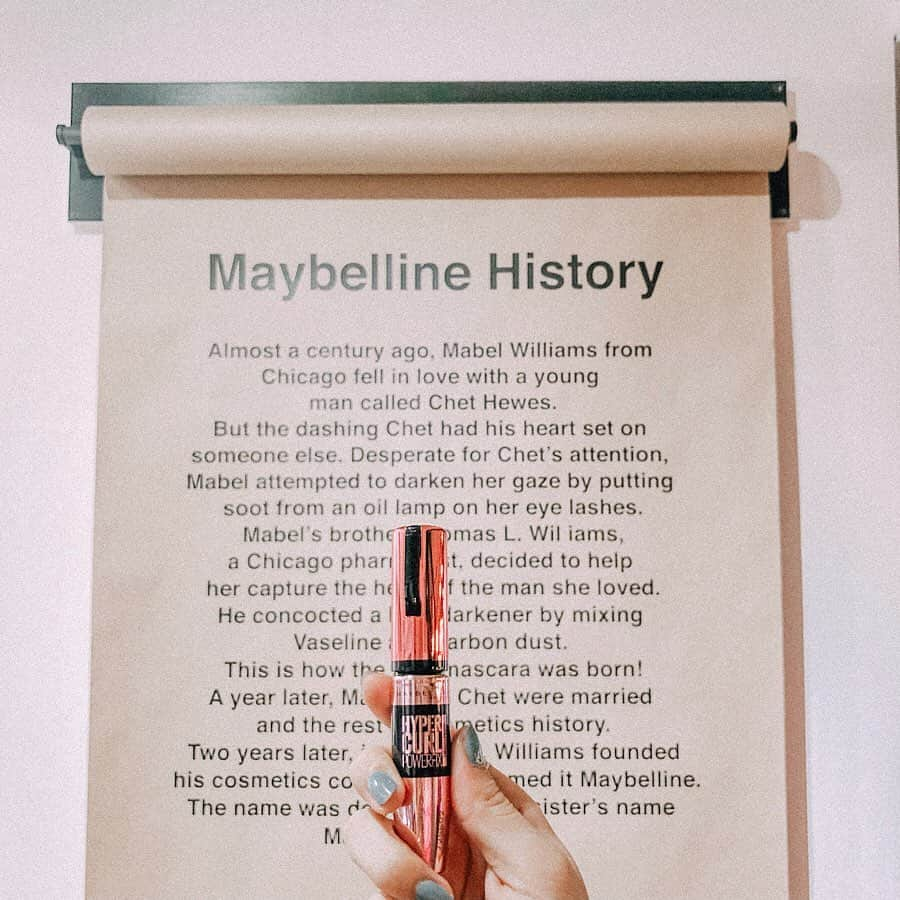 井村亜里香さんのインスタグラム写真 - (井村亜里香Instagram)「1日限定のCafe MAYBELLINE イベントへ参加してきました☕️❤︎ 海外のインフルエンサーから 火がついたクッションコンシーラーや 新カールマスカラをお試しさせていただきました！ ・ クッションコンシーラーの ✔️ #メイビリンインスタントコンシーラー はポンポン乗せて伸ばすだけと簡単につけれるのに ベタつかない質感➕ヨレにくくて驚き😳 (2019年8月3日発売) ・ マスカラの ✔️ #メイビリンハイパーカールパワーフィックス キャップにラッシュフィクサーという まつ毛をあげる付属品が付いていて さらにカール感をupできる最新マスカラ。 カール感がキープできるのに洗顔料でするりと落ちるのも大感動🥺(2019年8月10日発売) ・ 常にメイクの最先端をゆく @maybelline_japan はカッコいい！ メイビリンの歴史もしれてとっても勉強になった イベントでした👏 ・ #maybellinehouse #maybelline  #ハイパーカールパワーフィックス #秘密はラッシュフィクサー #カールキープ #インスタントコンシーラー #クッションコンシーラー #ナチュラル立体美肌 #メイベリン」7月30日 17時32分 - arika_imura