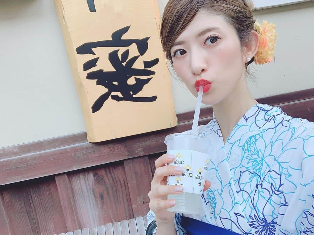 柳めぐみさんのインスタグラム写真 - (柳めぐみInstagram)「. . 水分補給🥤 蜂蜜屋さんのゆず蜜ジュース。 2秒。 . #浴衣 #浴衣女子 #浴衣ヘア  #浴衣好き #京都」7月30日 17時34分 - yanameguchan