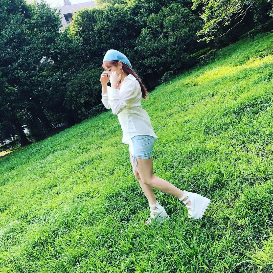 吉澤友貴さんのインスタグラム写真 - (吉澤友貴Instagram)「蚊も蝉もマジ無理だけど夏はすき❤️ 、 、 、 🧢: @kangol_headwear_japan 👚: @u_dresser 👗: @yurariri_official 👠: @onespoofficial」7月30日 17時40分 - yuki_yoshizawa_