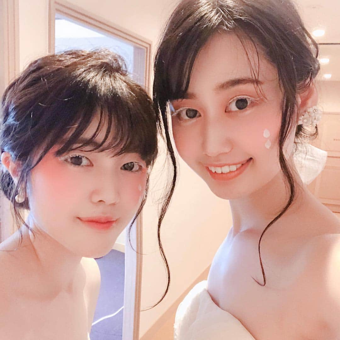 安陪恭加のインスタグラム：「昨日のドレスのメイク😳 テーマが、｢優しい天使｣だったらから、調子に乗って、高岡櫻に、天使ちゃんだよ♡って言ったら、黙れ。との事でした。 はい、黙ります、すみません。  白のアイラインと、マスカラが可愛いメイクでした( ¨̮ )  #ドレス  #メイク  #ブライダル  #白  #ホワイト」
