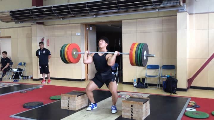 山本俊樹のインスタグラム：「- block power clean & jerk 170KG  タイミングがあっていない無いのに 最後まで何となくまとめる所は 我ながらさすがやなと思います笑笑  #ウエイトリフティングやろうぜ #weightlifting #snatch #cleanandjerk #squat #deadlift  #耐えて勝つ #率先垂範 #山本俊樹 #LEGACYLIFTER」