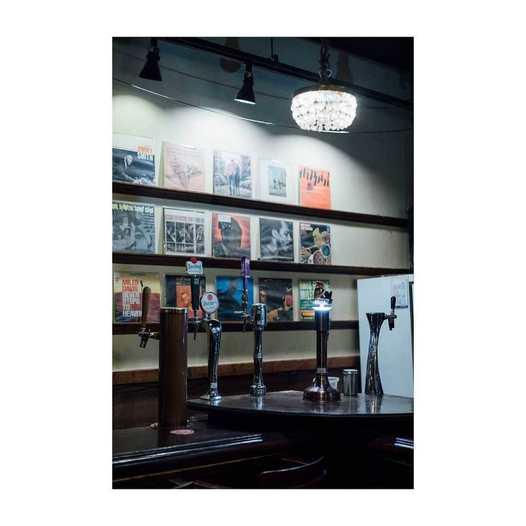 JR九州高速船株式会社さんのインスタグラム写真 - (JR九州高速船株式会社Instagram)「. . 釜山の若者は、遅くまで飲んでる。 それなら僕らも、バーと洒落込もう。 . . #釜山デート . #SAVOY . . Photo: @shintaroyamanaka_photo . . . . #バー #bar #西面 #ビール #🍺 #カクテル #🍸 #お洒落 #レコード #クラシカル #海外旅行 #デート #カップル #韓国 #韓国旅行 #旅行 #船 #釜山#プサン #JR #JR九州 #ビートル #JR九州高速船  #BEETLEBUSANBOOK #BBB」7月30日 18時02分 - beetle_de_go