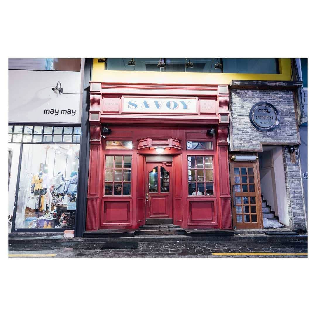 JR九州高速船株式会社さんのインスタグラム写真 - (JR九州高速船株式会社Instagram)「. . 釜山の若者は、遅くまで飲んでる。 それなら僕らも、バーと洒落込もう。 . . #釜山デート . #SAVOY . . Photo: @shintaroyamanaka_photo . . . . #バー #bar #西面 #ビール #🍺 #カクテル #🍸 #お洒落 #レコード #クラシカル #海外旅行 #デート #カップル #韓国 #韓国旅行 #旅行 #船 #釜山#プサン #JR #JR九州 #ビートル #JR九州高速船  #BEETLEBUSANBOOK #BBB」7月30日 18時02分 - beetle_de_go