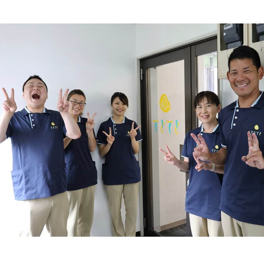 平成医療福祉グループさんのインスタグラム写真 - (平成医療福祉グループInstagram)「当グループの病院・施設を写真でご紹介、その魅力をお伝えしていく企画です🎉🎉 --- 第45回「おいでよHMW！」 - てとてと戸塚（神奈川県横浜市） --- 2018年5月に開設した訪問ステーションです。 訪問看護、訪問リハビリテーション、居宅支援サービスを提供し、利用者さんが安心して過ごせる在宅生活をサポート💪近隣の平成横浜病院とも連携していますので、利用者さんの容体が急変しても緊急の際はいつでも入院対応ができるのも特長です🏥てとてと戸塚の日常を写真と動画でご紹介👀求人情報もぜひチェックしてください✅ --- 写真① てとてと戸塚を動画でご紹介🎥訪問先へ向かう様子や帰ってくる様子も🚲🚗🛵アットホームな雰囲気が伝わります🏠🤗 --- 写真② この日に出勤されていたスタッフのみなさん✌️事務所は戸塚駅から徒歩圏内なので通勤にも便利🚶‍♀️🚶 --- 写真③ 訪問の大事な移動手段をご紹介！ まずは自転車🚲電動を導入していますので移動も安心💨 --- 写真④ 大事な移動手段、その次にご紹介するのはバイクです🛵50ccではありますが、後ろが二輪になっていて、安定感はバツグン👍 --- 写真⑤ 3つめは自動車🚗現在は看護師さんが使うことが多いそう。「てとてと」ロゴマーク入りの車で利用者さん宅へ伺っています🏠 --- 写真⑥ 訪問時に持って行くアイテムをズラッと並べてもらいました👜血圧や握力の計測器から、運動用のアイテム、またタブレットは記録をとるなどに使うそうです📝👀 --- 写真⑦ 取材日に出勤されていたリハビリスタッフの3名🙌快適な在宅生活を過ごすためのリハビリテーションに取り組んでいます💪 --- 写真⑧ 訪問看護を行う看護師のお2人✌️療養生活に必要な医療ケアを提供します💊 --- 写真⑨ 事務所でお仕事中を撮影📸明るい雰囲気のなかでお仕事される姿が印象的☀️ --- 写真⑩ 実際に利用者さん宅に訪問した際のひとコマ🤝より密接に関わるので、信頼関係がとても大事✨ ------ ＜てとてと戸塚 インフォメーション＞ ------ ○訪問エリア ＜横浜市内の下記エリア＞ 戸塚区／泉区一部／港南区一部／栄区一部 ※詳しくはお問い合わせください。 - ○スタッフ募集中！ ・看護師 ・准看護師 ・理学療法士 ・言語聴覚士 ・作業療法士 ・介護福祉士 ・介護職員 ・ケアマネジャー -- 詳しくは「てとてと戸塚」で検索！🔎 ------ #平成医療福祉グループ #HMW #おいでよHMW #てとてと戸塚 #横浜市 #戸塚区 #戸塚駅 #戸塚 #絶対に見捨てない #医療 #福祉 #リハビリテーション #訪問ステーション #在宅ケア #訪問看護 #訪問リハビリ #歩行リハビリ #地域医療 #求人募集中 #看護師 #准看護師 #理学療法士 #作業療法士 #言語聴覚士 #介護福祉士 #介護職員 #ケアマネジャー  #地域密着型の職場で #働こう 👍」7月30日 17時59分 - hmw_group