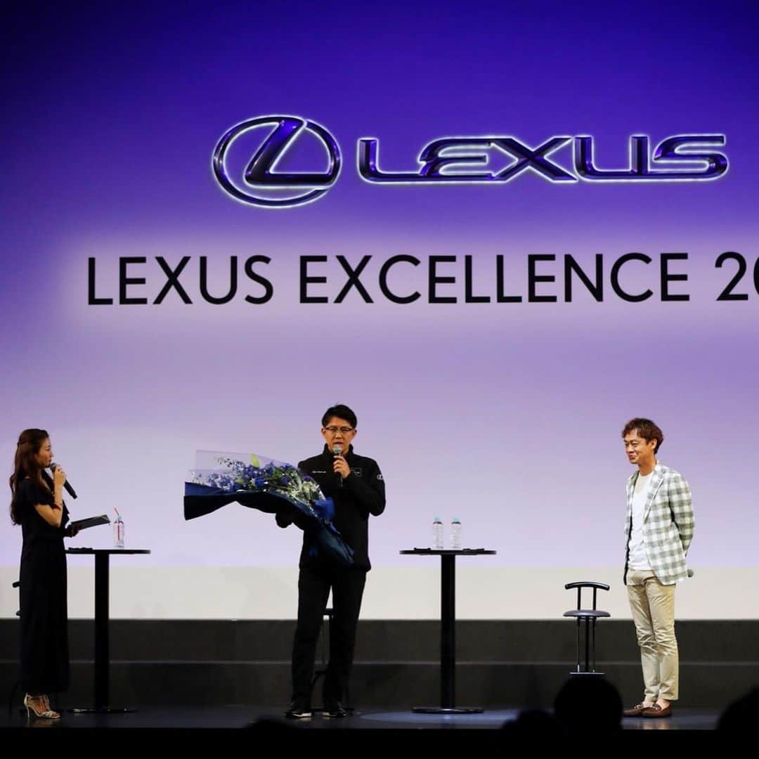 遠近由美子さんのインスタグラム写真 - (遠近由美子Instagram)「Team Lexus ‼️ トークステージのMCを務めさせていただきました😊 . レクサス開発責任者の佐藤さんと、レーシングドライバーの脇阪寿一さんにレクサスの歴史や LCの開発、誕生ストーリーを伺いました。 . モリゾウ社長と佐藤さんの熱い気持ちと想いの伝わる、ステージでした✨ . ありがとうございました😊  #lexus #lc500 #teamlexus  #talkshow」7月30日 18時09分 - yumiko_tochika