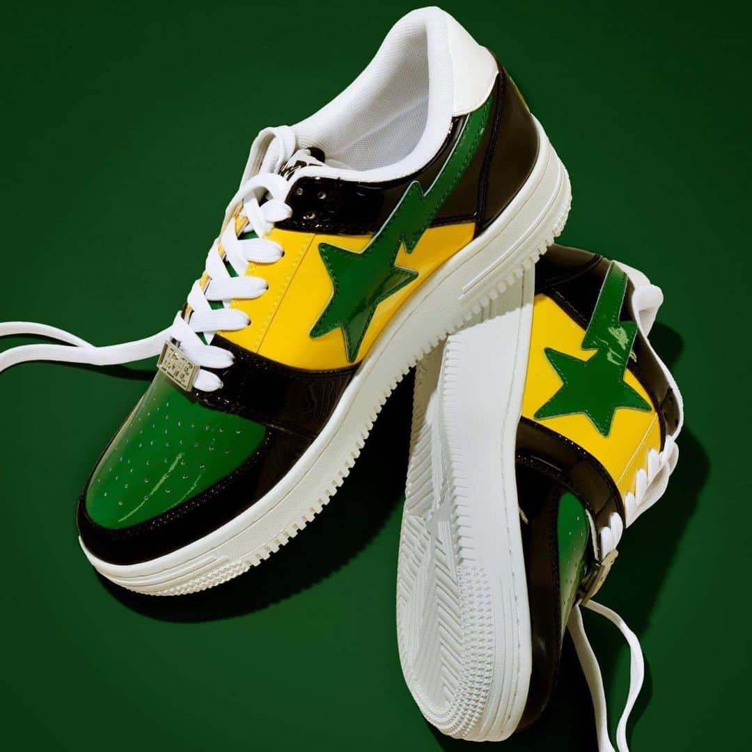 HYPEBEASTさんのインスタグラム写真 - (HYPEBEASTInstagram)「@hypebeastkicks: @bape_japan has unleashed its iconic BAPESTA Low in a bevy of new colorways for Spring/Summer 2019. Swipe to check out the three new makeovers in the “Color Block” pack. They’ll arrive at BAPE retailers and online on August 3. Photo: BAPE」7月30日 18時18分 - hypebeast