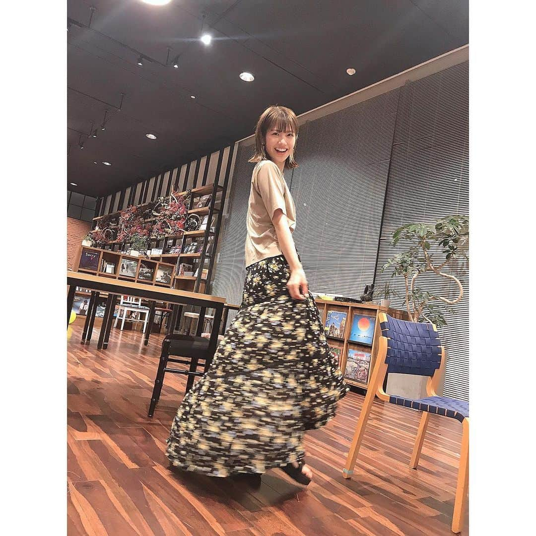 MOMOKAさんのインスタグラム写真 - (MOMOKAInstagram)「🍑 #ももこーで 久々！ やって〜って声多かったので気付いた時は撮る。出来るだけ(笑)  カタチの変わったスカートが好きです！ タイトよりはふあってなる方がタイプ！このスカートは前が短いんよ🥰かわい！  Tシャツ集めも頑張ります🥳 かわいいTシャツあったら教えて☺︎✌︎✌︎」7月30日 18時18分 - momoka_jewel