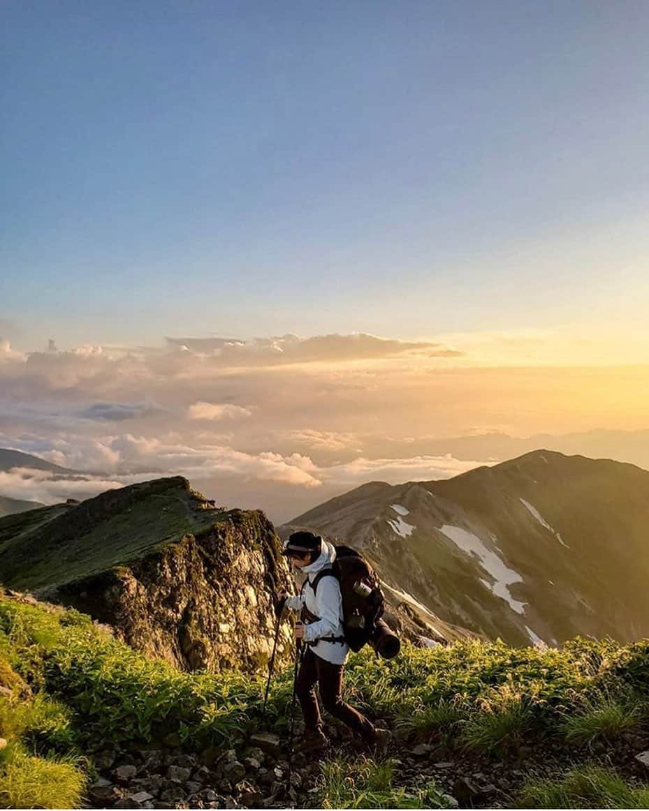 登山*トレッキング*アウトドア『.HYAKKEI』さんのインスタグラム写真 - (登山*トレッキング*アウトドア『.HYAKKEI』Instagram)「関東甲信越地方も梅雨明けが発表されましたね！夏山シーズンの到来を告げる、美しい北アルプスの一枚をご紹介します！こちら、スマホでの撮影だそう、素晴らしい。。 ・ photo by @lalatxm ・ あなたの山の思い出picを#hyakkeime で投稿してください！みんなで素敵なお山ギャラリーをつくりましょー！﻿ ・﻿ ・﻿ ・﻿ #登山好きな人と繋がりたい #登山 #山登り #山歩き #山ガール #登山女子 #山ボーイ #山バカ #landscape #絶景 #日本の絶景 #as_archive #vsco #reco_ig #光と影 #広角 #青空 #sky #自然美 #北アルプス #白馬岳」7月30日 18時27分 - hyakkei_me