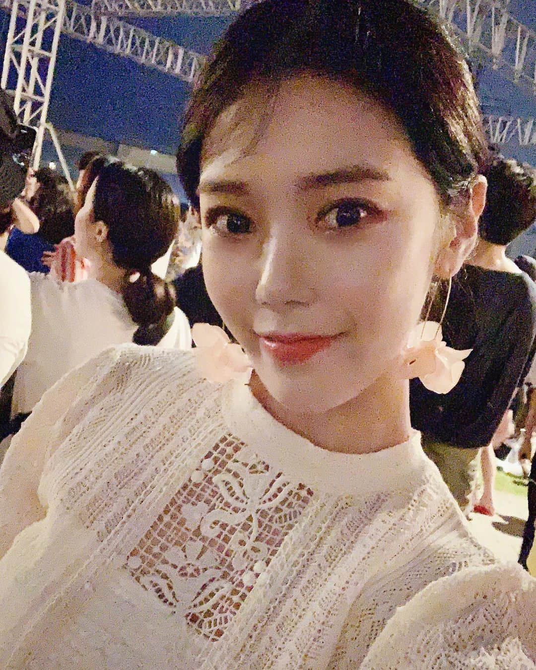 リジ のインスタグラム：「Holiday Land Festival day2😤 화질왜이래..」