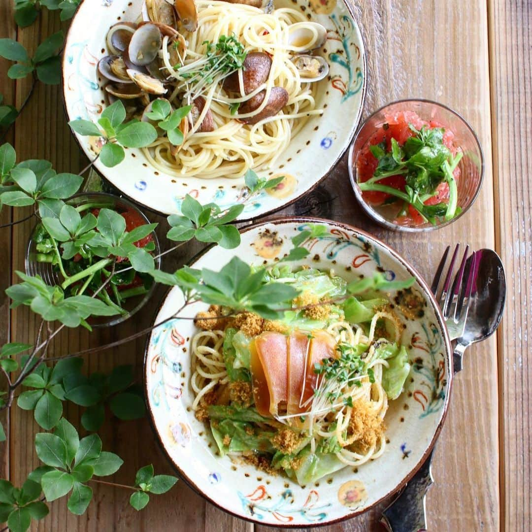 Atsukoさんのインスタグラム写真 - (AtsukoInstagram)「Today's lunch 2019.07.30 ･ ･ カラスミとキャベツのパスタ ボンゴレ グレフルとクレソンのサラダ再び。笑 ･ ･ @uoan.official  魚庵さんのカラスミとからすみパウダーでパスタ作成。 娘も旦那もカラスミ苦手なので、独り占め出来るなんて幸せか！笑 ･ ･ カラスミはたべちゃいましたが、パウダーはまだあるのでまた作らねば😆😆 ･ そして今日はピンクグレフルとクレソンバージョン。やっぱりこの組み合わせ好きすぎるわ😂😂 ･ ･ #楽天roomに載せてます#roomインスタグラマー #おうちごはん#onthetable#暮らし#あつ子めし#伊藤聡信#朝時間#昼食#lunch#kurashiru#LIN_stagrammer#おうちごはんlover#IGersJP#フーディーテーブル#マカロニメイト#macaroniブランドアンバサダー#おうちカフェ#おうち和ごはん#クラシル#f52grams#ellegourmet#夏野菜で彩る文月#おいしい初夏研究会#うおあん#寿司スタグラム#棒寿司」7月30日 18時33分 - sakuracafe001