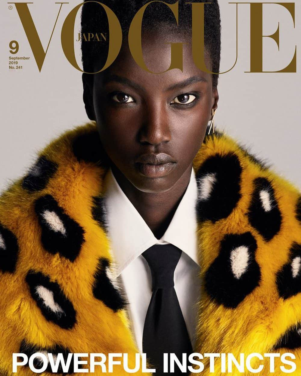 エルマンノシェルヴィーノさんのインスタグラム写真 - (エルマンノシェルヴィーノInstagram)「Powerful Instincts! #ScervinoFW19 yellow eco-fur coat on the cover of Vogue Japan (@voguejapan) September Issue. #ScervinoEditorial . . #ErmannoScervino #fallwinter #ecofur #voguejapan #vogue #yellowcoat #animalier #fashionmagazine #coverstory #handmade #madeinitaly」7月30日 19時02分 - ermannoscervino