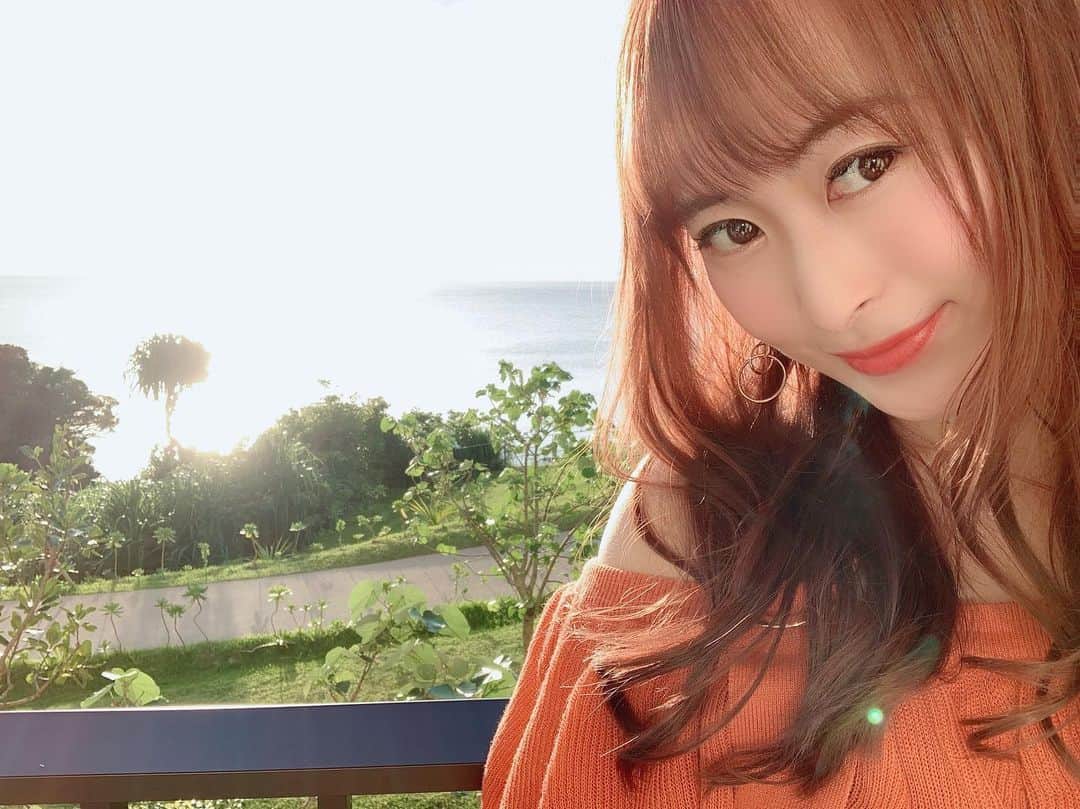 のインスタグラム：「.﻿ 実はいま﻿ 沖縄にきてます🌺✨✨﻿ .﻿ .﻿ だいすきな沖縄❤️﻿ 楽しむぞーーー！！﻿ .﻿ #旅行 #沖縄 #夏﻿」