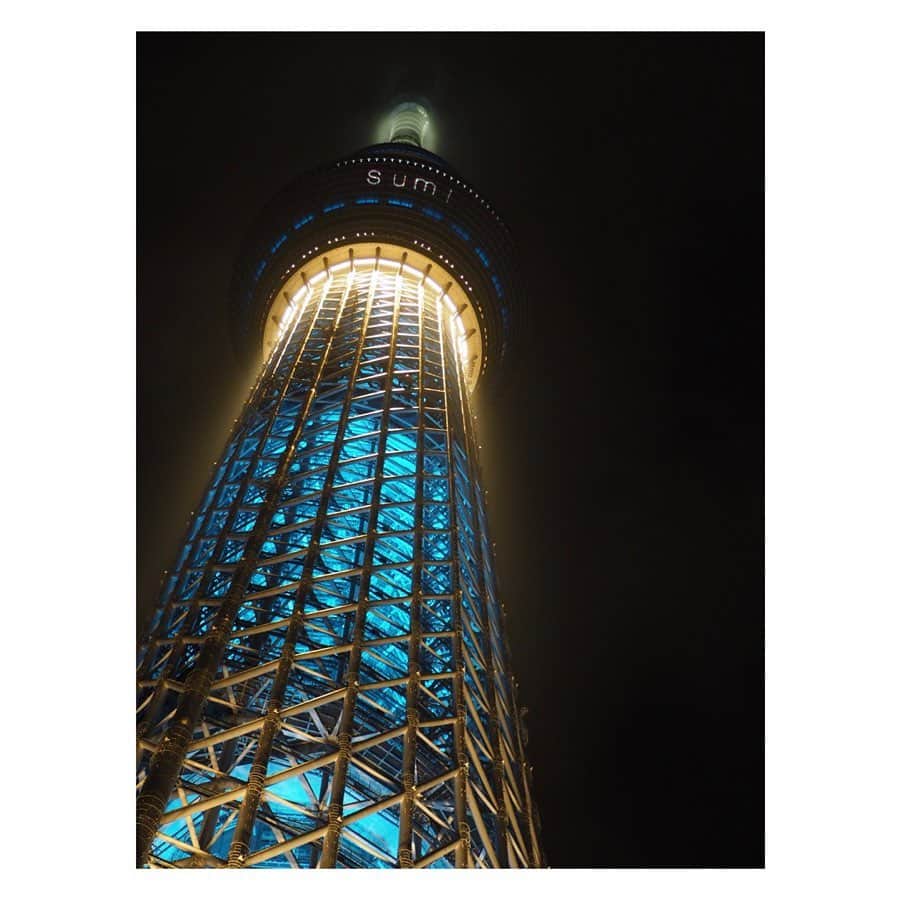 大久保涼香さんのインスタグラム写真 - (大久保涼香Instagram)「この間、浴衣を着て 隅田川花火大会へ🎆  もう10年くらい前に購入した浴衣だけど シンプルだから 気に入っています👘  ちなみに… 花火の写真は うまく撮れませんでした笑  ので スカイツリーを笑 *************** #yukata #sumida #tokyo #japan #yukatastyle #white#instayukata #tokyoskytree #summerday #summer2019 #浴衣 #シンプル #黄色の帯 #お気に入り #隅田川花火大会 #全く撮れず #代わりに #東京スカイツリー #文字が出ていた #台風影響なくて良かった #大久保涼香 #フリーアナウンサー」7月30日 18時58分 - sayaka_okubo