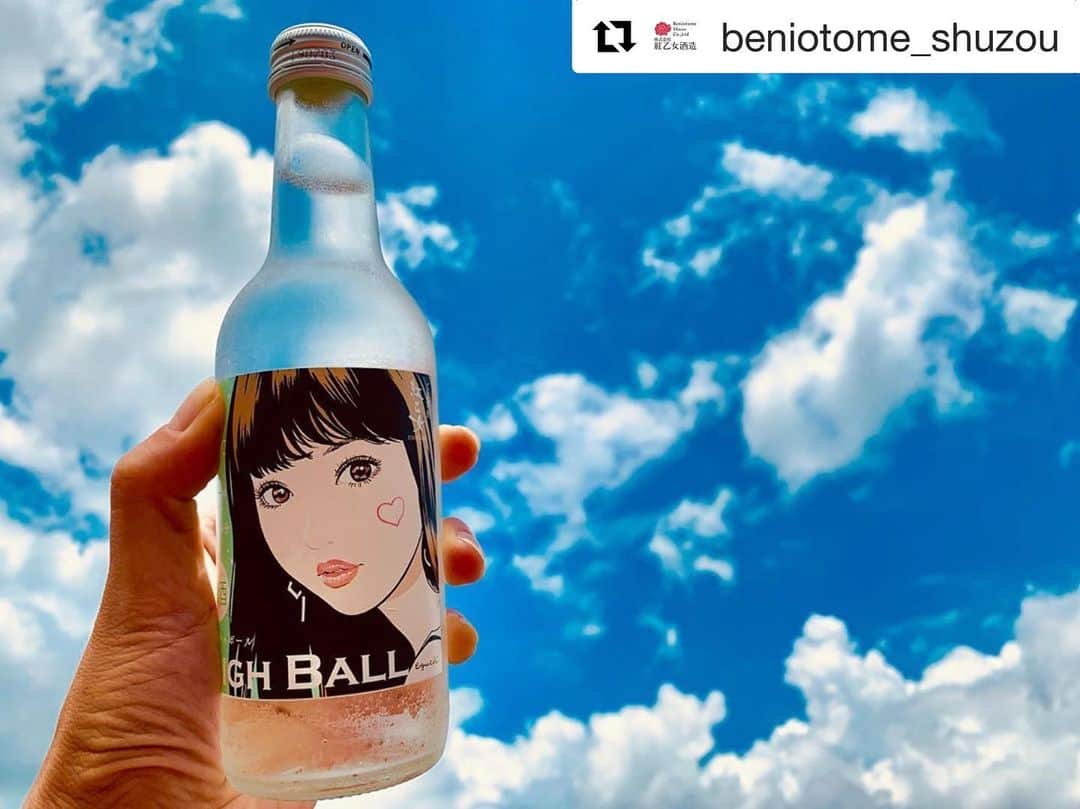 江口寿史さんのインスタグラム写真 - (江口寿史Instagram)「夏空にあうね！このボトル。  #Repost @beniotome_shuzou with @get_repost ・・・ 長かった梅雨もようやく明けましたね！  空を見上げると青空はまさに、夏そのものでした🌻🌻🌻 みなさま、今年の夏は…  海だ🏖バーベキューだ🍖  ごまハイボールだっ！！ ◇ご購入は紅乙女酒造オンラインショップより  http://beniotome-shop.com/  #紅乙女酒造#紅乙女#ごまハイボール#ごま焼酎#田主丸#福岡#耳納北麓#江口寿史#ハイボール」7月30日 19時04分 - egutihisasi