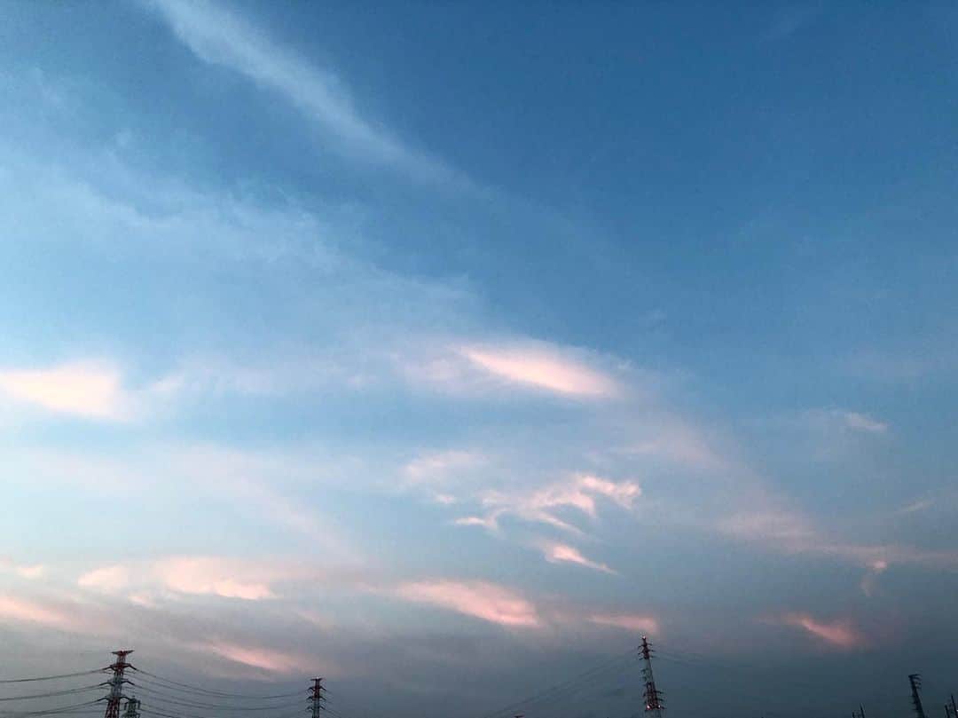 稲垣芽生のインスタグラム：「今の空 綺麗  今日はカレーだって❤ 食べたらTWOWEEKSみます😊  #空 #カレー #TWOWEEKS」