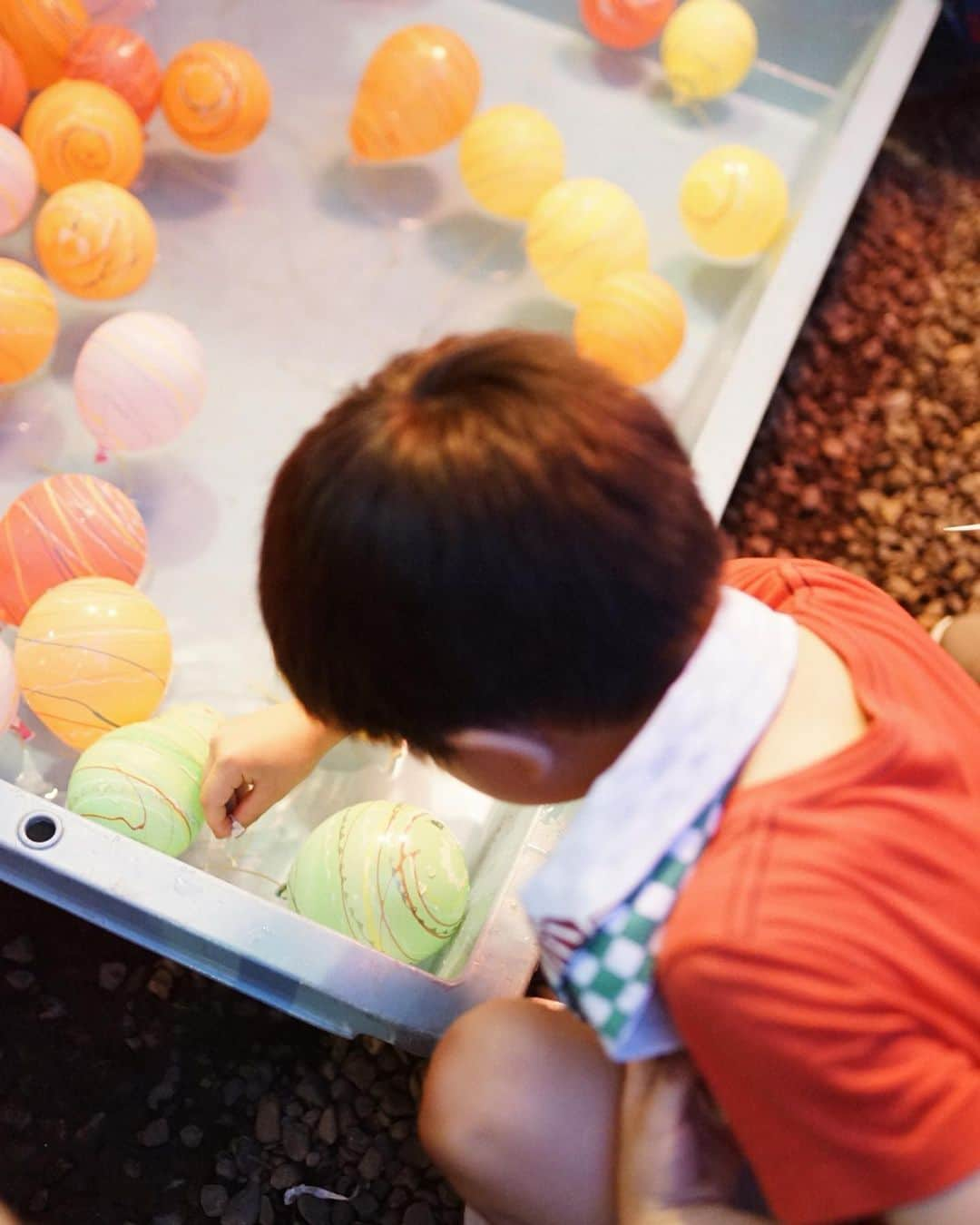 喜田彩子さんのインスタグラム写真 - (喜田彩子Instagram)「﻿ ﻿ 夏祭り🍉﻿ ダンシングヒーローにイージードゥダンスの盆踊り！﻿ 大人が口ずさむやつ😗﻿ ﻿ ヨーヨー釣りもラムネもスーパーボールすくいもカキ氷も全部¥100。﻿ 私の子供の頃より安い👏🏻👏🏻﻿ ﻿ 娘の習い事のお友達にも会って楽しかった♡﻿ 来年は浴衣着せてあげたいな❤️﻿ ﻿ ﻿ ﻿ #手ぬぐい と #うちわ もくれる﻿ #盆踊り #夏祭り #夏祭りコーデ #fashion #outfit #ootd #coordinate #simple #156センチコーデ #sサイズコーデ #お出かけコーデ #夏コーデ #春夏コーデ #シンプルコーデ #instagood #mamacode #ファッション #コーディネート #コーデ #ママ #ママコーデ #엄마 #패션 #mom #スニーカー #スニーカーコーデ」7月30日 19時09分 - ayacokida