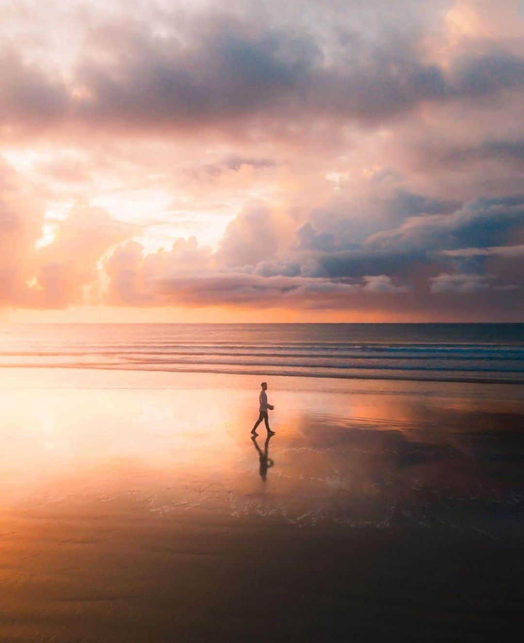 Canon Photographyさんのインスタグラム写真 - (Canon PhotographyInstagram)「Got to love these digital art pieces by @tomnoske. Which ones your favourite?  #cpfeatureme #digitalart #sunset #sky #clouds #beach」7月30日 19時23分 - cpcollectives