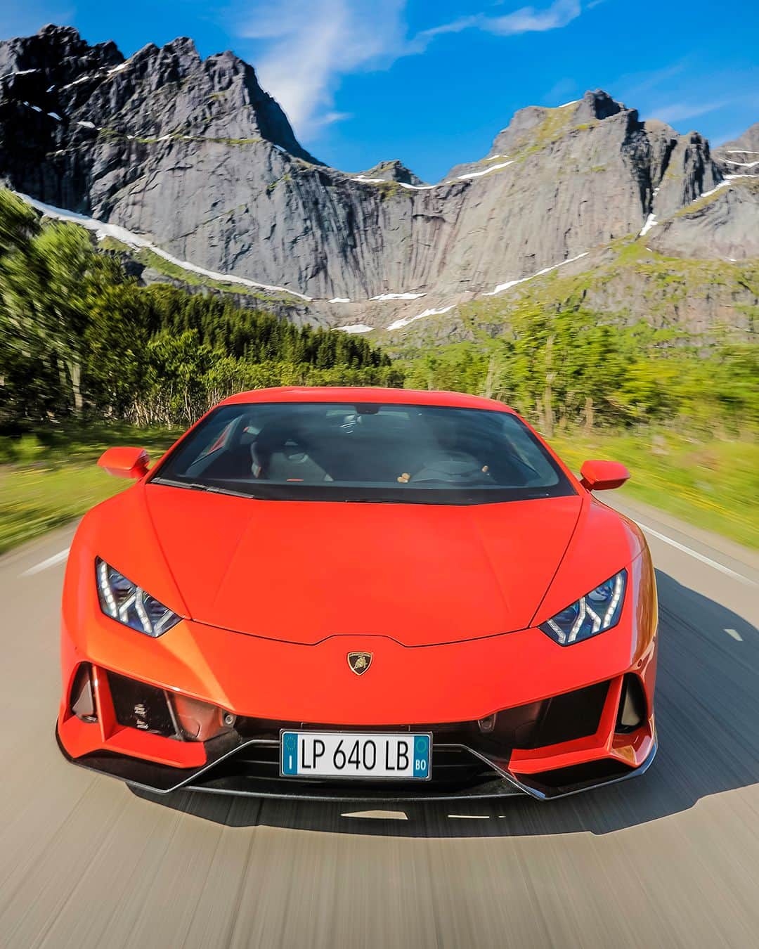 ランボルギーニのインスタグラム：「Beauty is a movement. Be it that of the eyes admiring a view or that of a Super Sports Car like Lamborghini Huracán EVO as we drove it through the stunning Lofoten Islands for Lamborghini Avventura.  #Lamborghini #HuracanEVO #LamborghiniAvventura #Norway #OnTheRoad」
