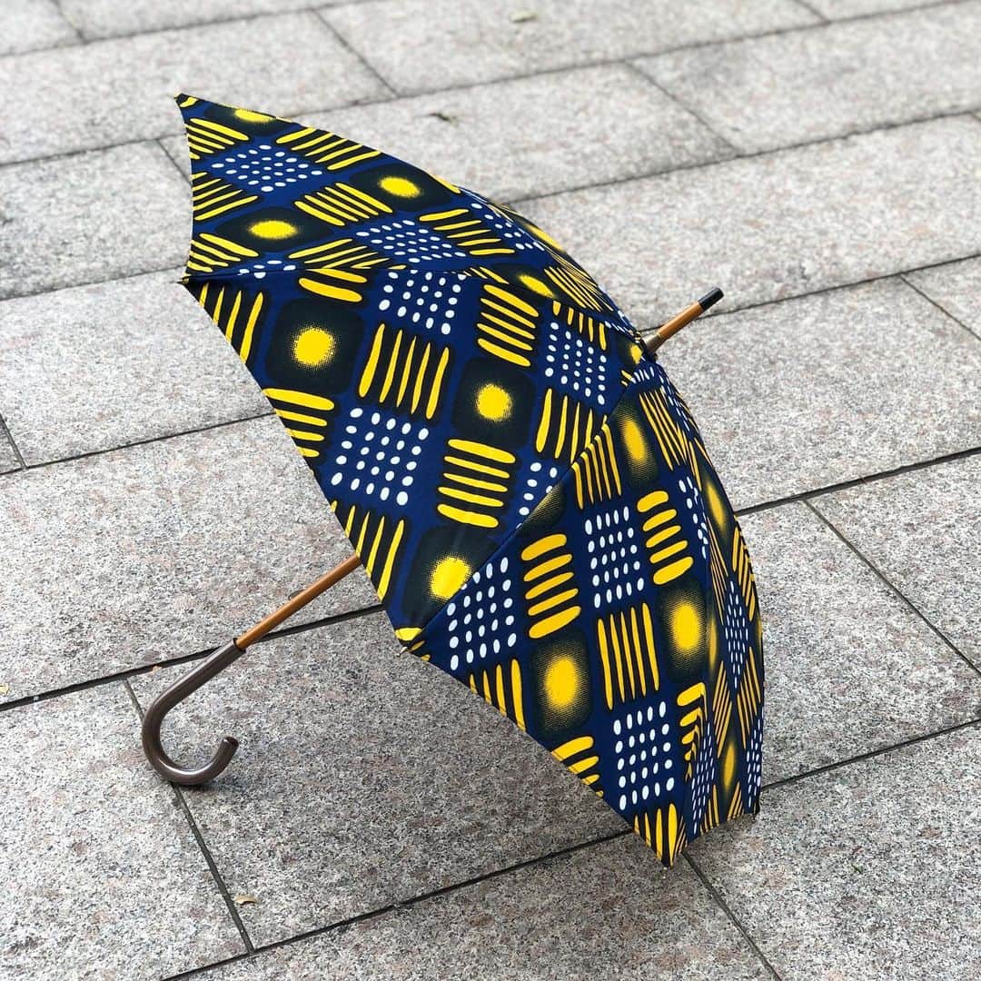ザ･コンランショップさんのインスタグラム写真 - (ザ･コンランショップInstagram)「. 夏の日差しに映える色鮮やかな日傘が入荷しました。暑い日でもお出かけが楽しくなるような、カラフルなアフリカンバティック柄です。」7月30日 19時40分 - theconranshop.japan
