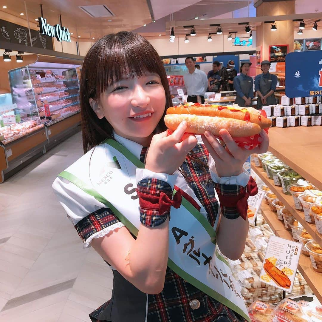 もえのあずきさんのインスタグラム写真 - (もえのあずきInstagram)「蓮田サービスエリアのテイクアウトグルメたち😋 他にも美味しいもの、こちらでしか買えないものいっぱいあるよ💕 #蓮田サービスエリア#蓮田ＳＡ#サービスエリアグルメ#アンデルセンのパン #はすぴぃ #はすぴぃプリン#おこわの米八#ホットピッグ#のむヨーグルト#上里カンターレ #深谷ねぎ味噌豚まん #ふあふあ串」7月30日 19時56分 - moeazukitty