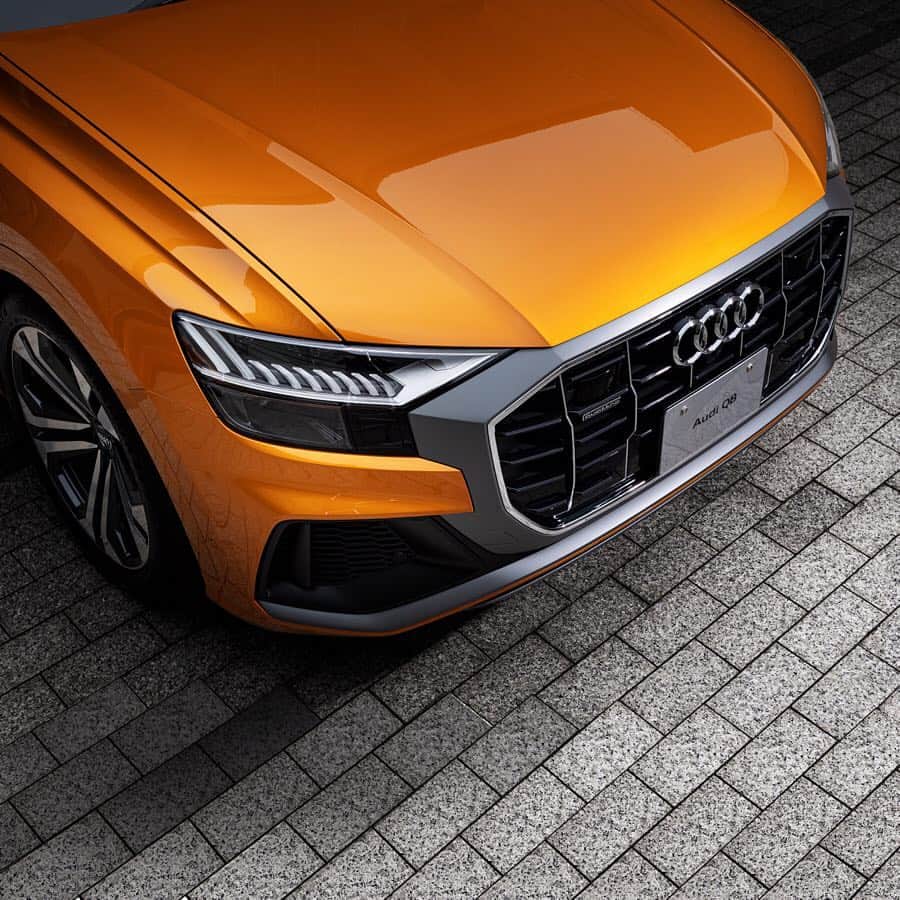 のインスタグラム：「Audi Q8のステアリングを握ることは、市街地からハイウェイ、ラフロードまで、ひと続きの道として愉しむ自由を手にすることに他なりません。  いつでも、好きなときに、好きな場所へ。S line パッケージ*¹、ラグジュアリーパッケージ*²、いずれも4WDシステムquattro、8速ティプトロニック、アダプティブエアサスペンションといったAudi独自のテクノロジーを搭載。 優れた走行性能、快適性、そして走破性を実現する先進技術が、アクティブで刺激的な毎日を叶えます。 *¹ 写真1枚目 *² 写真2枚目  #AudiQ8 #あなたの美学と共鳴する #Audi #Q8 #アウディQ8 #Audijapan #アウディ #carwithoutlimits #carsofinstagram #Audiworld #Audigramm #carporn #audigenic」