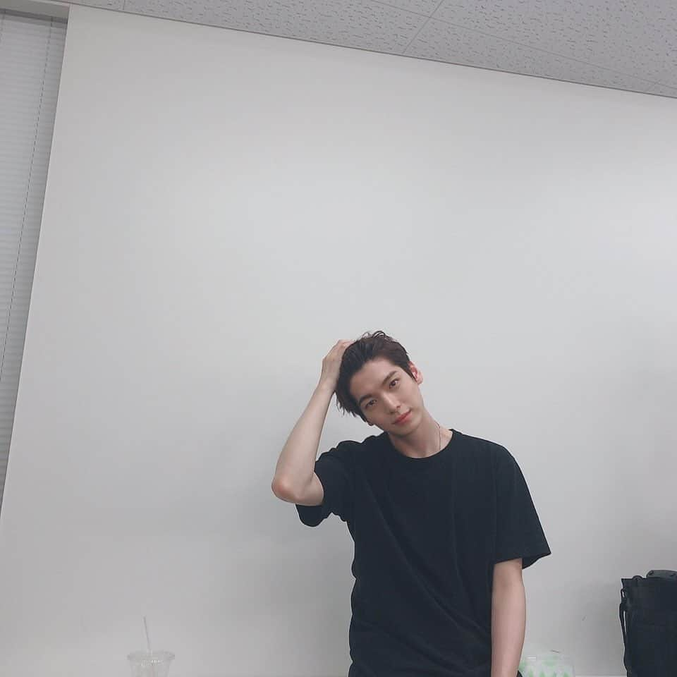 IN2ITさんのインスタグラム写真 - (IN2ITInstagram)「Run Away~🏃‍♂️ ㅤㅤ #IN2IT #IN2U #HYUNUK #RunAway #인투잇 #인투유 #현욱」7月30日 20時02分 - official_in2it