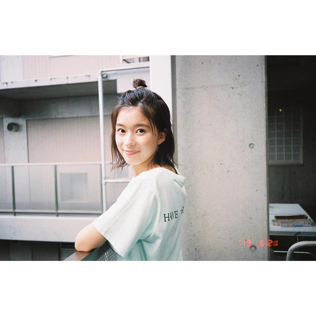 芳根京子さんのインスタグラム写真 - (芳根京子Instagram)「TWOWEEKS 第3話 今夜21時です☺︎ #film #TWOWEEKS」7月30日 20時12分 - yoshinekyoko