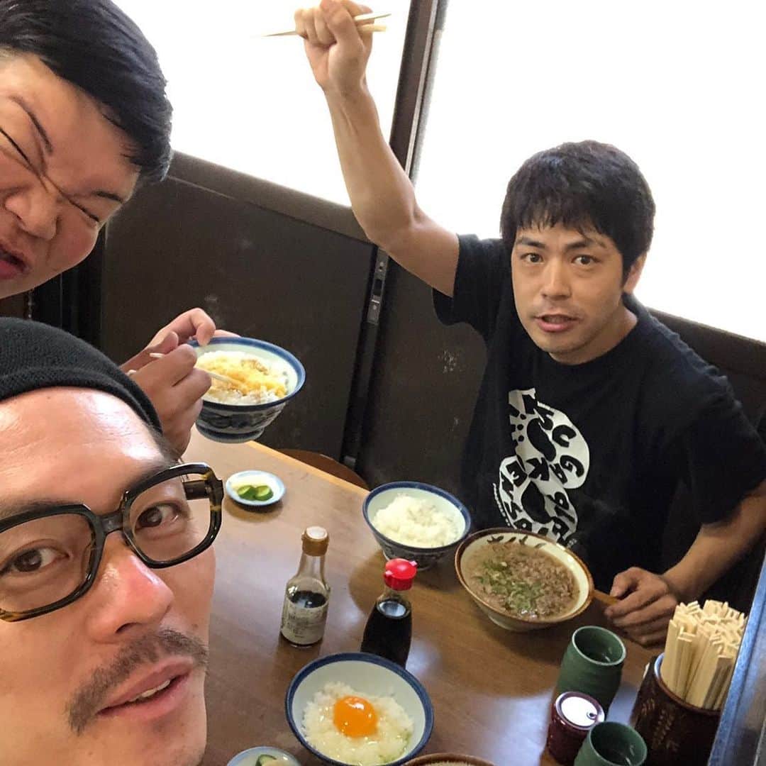 カバのインスタグラム：「‪なんばグランド花月の酒井藍座長新喜劇、千秋楽でした！ありがとうこざいました！今回の新喜劇、8月31日O.A予定ですので、是非チェックしてください！また宜しくお願いしますー！昨日のお昼に舞監の前田さんと千とせ行ってきました！並んでなくてラッキー！バカうまならぬカバうまでした！🙆‍♂️️✨‬」