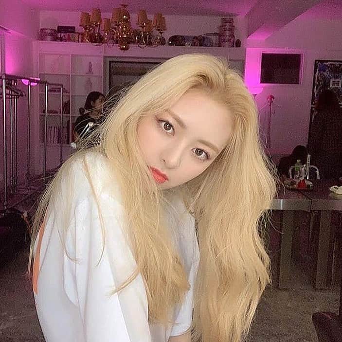原涼香のインスタグラム：「ユナのblondが可愛い~~🌼 最新予約情報 ↓↓ 7/31(水)  19:30のみ SIXラスト！ 8/1 (木)  19:00のみ SEVENスタート！ 8/2 (金)  19:00のみ 8/3 (土)  満席 8/4 (日)  10:30、15:00、17:00 ㅤㅤㅤㅤㅤㅤㅤㅤㅤㅤㅤㅤㅤ ホットペッパーからご予約お願いします🐻💓 ㅤㅤㅤㅤㅤㅤㅤㅤㅤㅤㅤㅤㅤ」