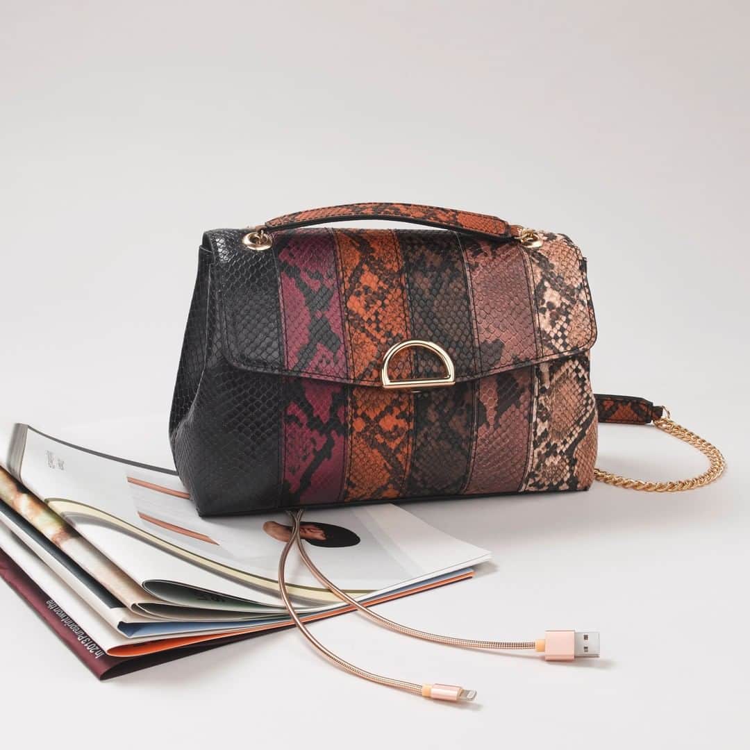 アクセサライズのインスタグラム：「Panelled with rich colours and snake textures, our Ayda shoulder bag will transition your style into the new season. 🔍 7901169700 Tap the link in the bio to shop now.  #Accessorize」