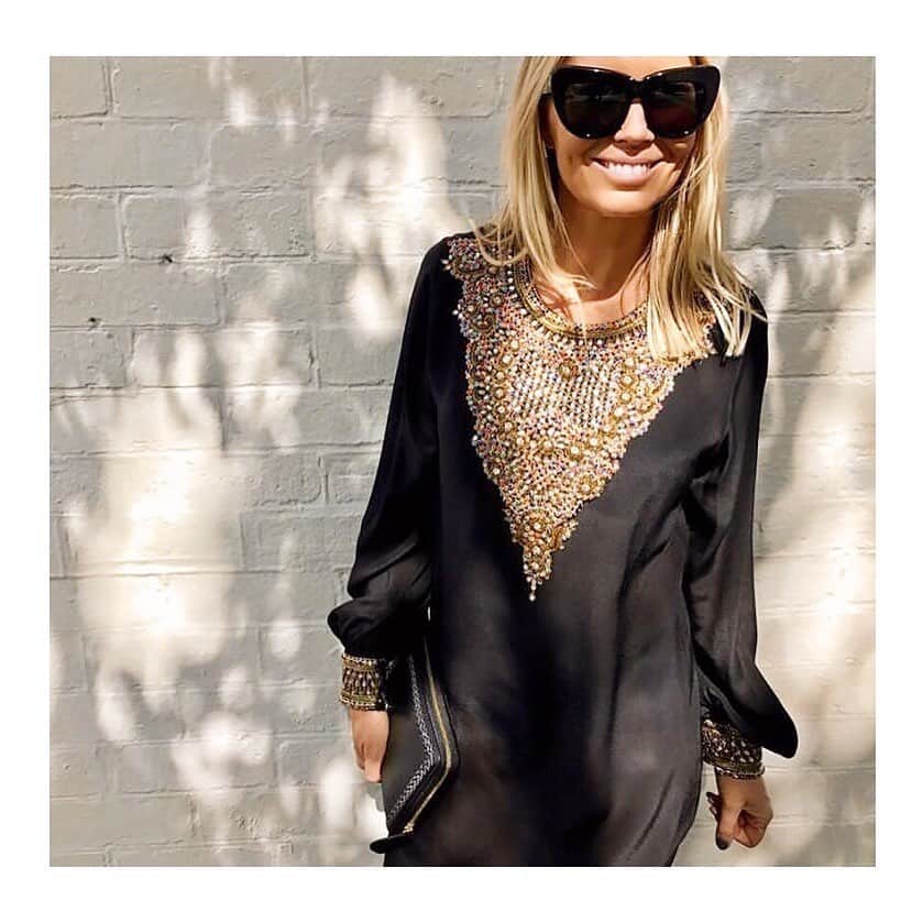ココリボンさんのインスタグラム写真 - (ココリボンInstagram)「BLACK✖️BLING // The blouse version of this dress is back with silver embellishment or gold. For this week only use BLING25 to enjoy 25% off either black blouses online until end of day Sunday August 4 or in-store @collectiveonqueen 🖤 RG @styler.au . #cocoribbon #bohemeluxe #luxe #luxefabric #silk #timeless #prints #sparkle #blingthing #fashion #boutique #blouse #dress #shop #love #instastyle #london #sydney #bling #black #embellishment #lbd #blouse #littleblackdress #chic #limitededition」7月30日 20時26分 - cocoribbon_official
