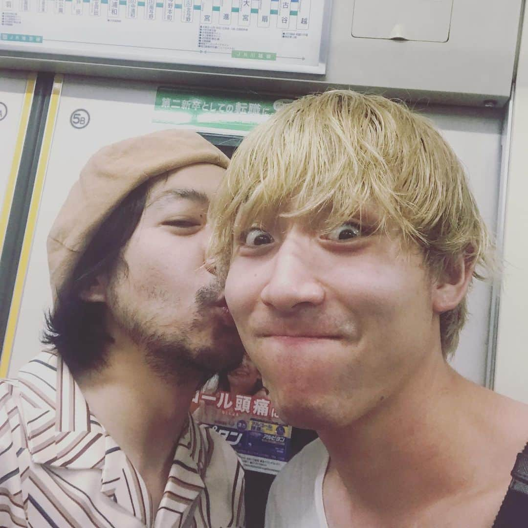 THE BAWDIESさんのインスタグラム写真 - (THE BAWDIESInstagram)「今日は、KEYTALKのタケプレゼンツで赤羽で飲んできました。 楽しかったです〜！ jim」7月30日 20時31分 - thebawdies