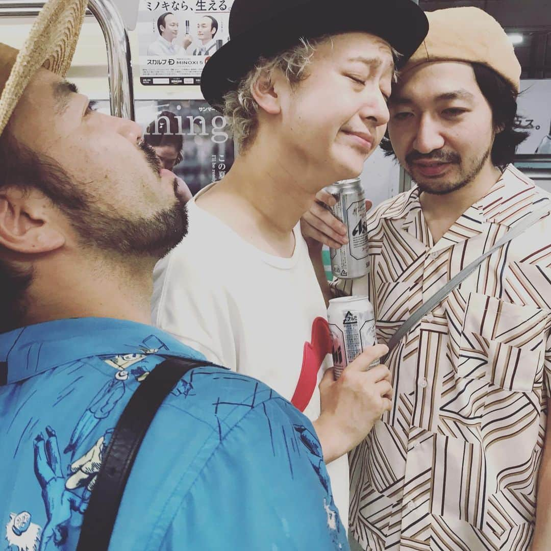 THE BAWDIESさんのインスタグラム写真 - (THE BAWDIESInstagram)「今日は、KEYTALKのタケプレゼンツで赤羽で飲んできました。 楽しかったです〜！ jim」7月30日 20時31分 - thebawdies