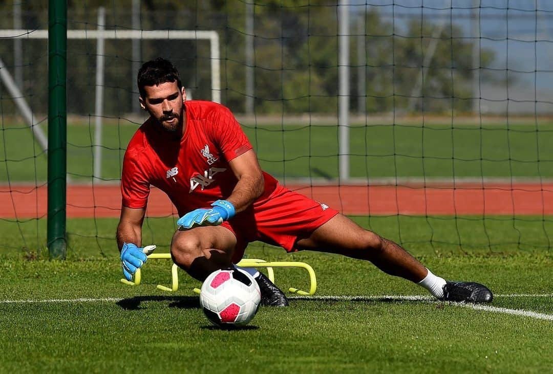 アリソン・ベッカーさんのインスタグラム写真 - (アリソン・ベッカーInstagram)「🧤⚽️ #AB1」7月30日 20時33分 - alissonbecker