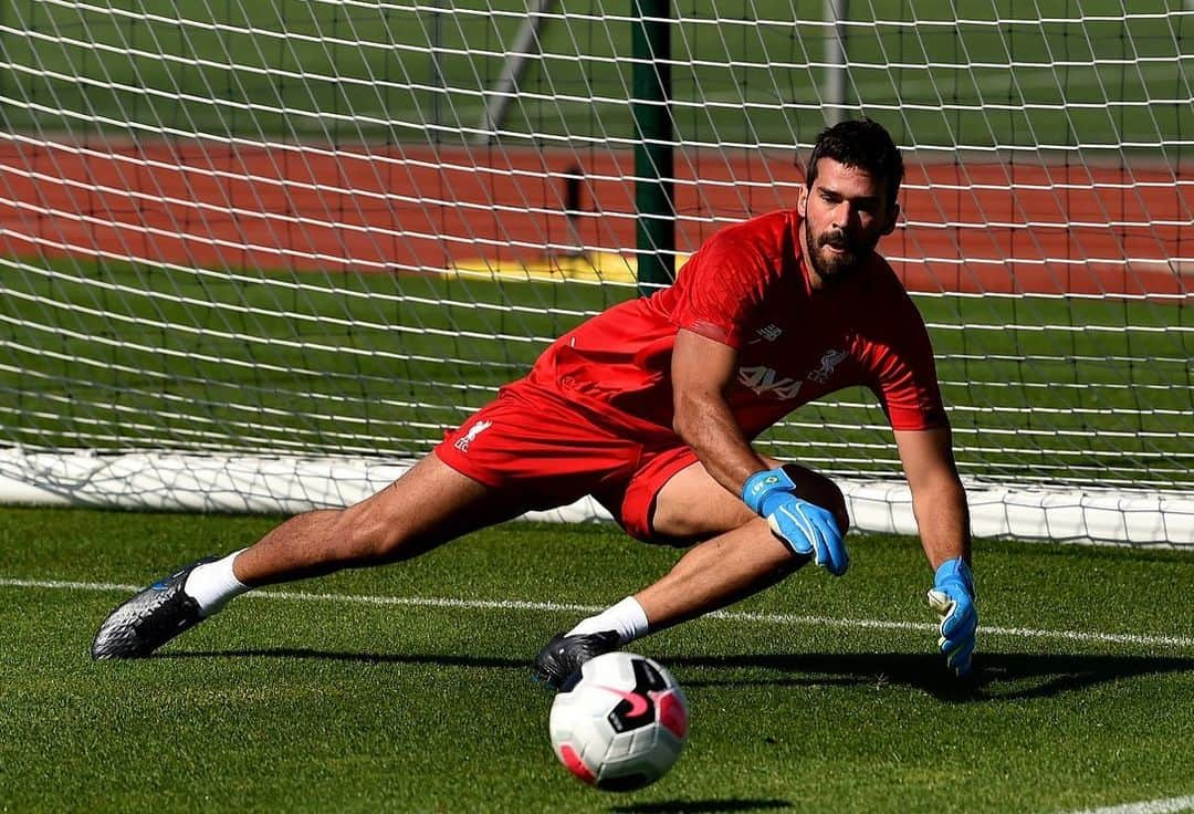 アリソン・ベッカーさんのインスタグラム写真 - (アリソン・ベッカーInstagram)「🧤⚽️ #AB1」7月30日 20時33分 - alissonbecker