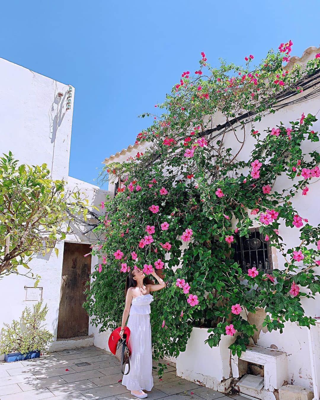 吉田セイラのインスタグラム：「Ibizaの好きな場所は、old town Ibiza 凄く神秘的な気持ちになる落ち着ける場所❤️ #ibiza #live #love #gorgeous #wonderful #goodvibesonly」