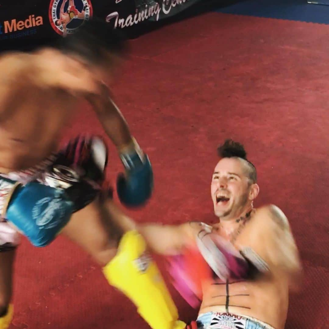 コール・ウィットルさんのインスタグラム写真 - (コール・ウィットルInstagram)「HAPPY BDAY TO MY HERO @saenchaithailand 🥇🔥❣️ thanks for the memories 🙄🤕🥊」7月30日 20時47分 - yeahboiiicole